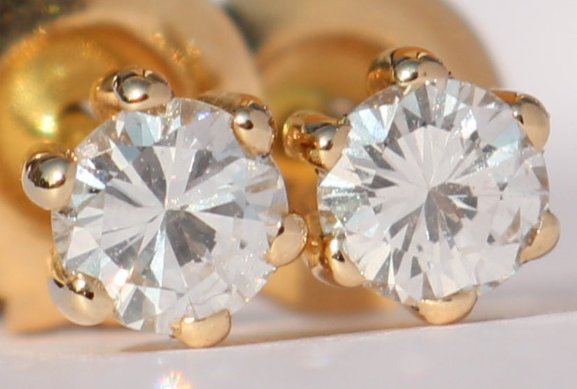 14 kt gouden oorstekers 0.32 ct diamanten natuurlijk gecertificeerd